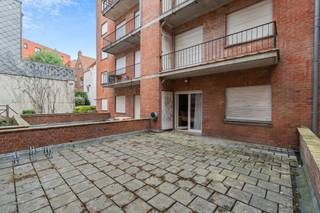 Koksijde : Dit recent gerenoveerde appartement is ideaal gelegen op het gelijkvloers, vlakbij het strand en alle voorzieningen. De woning...