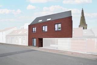 In het hart van Handzame, op wandelafstand van winkels, school en openbaar vervoer, bevindt zich deze recent opgeleverde nieuwbouwwoning.De woning...