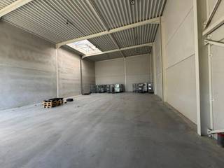 Op zoek naar een functionele en goed gelegen KMO-unit? In Herent bieden wij een KMO-unit te huur aan met een oppervlakte van 240m²...