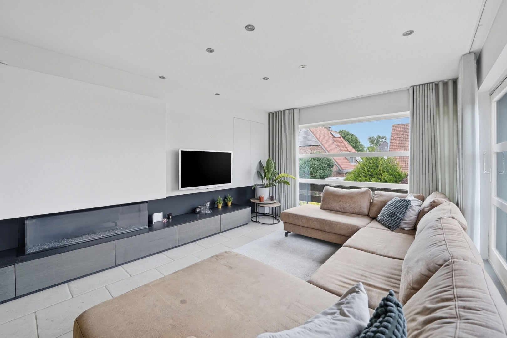 Duplex-appartement van 165 m² met garage, carport en zonnig terras in de Vicognewijk - foto 3