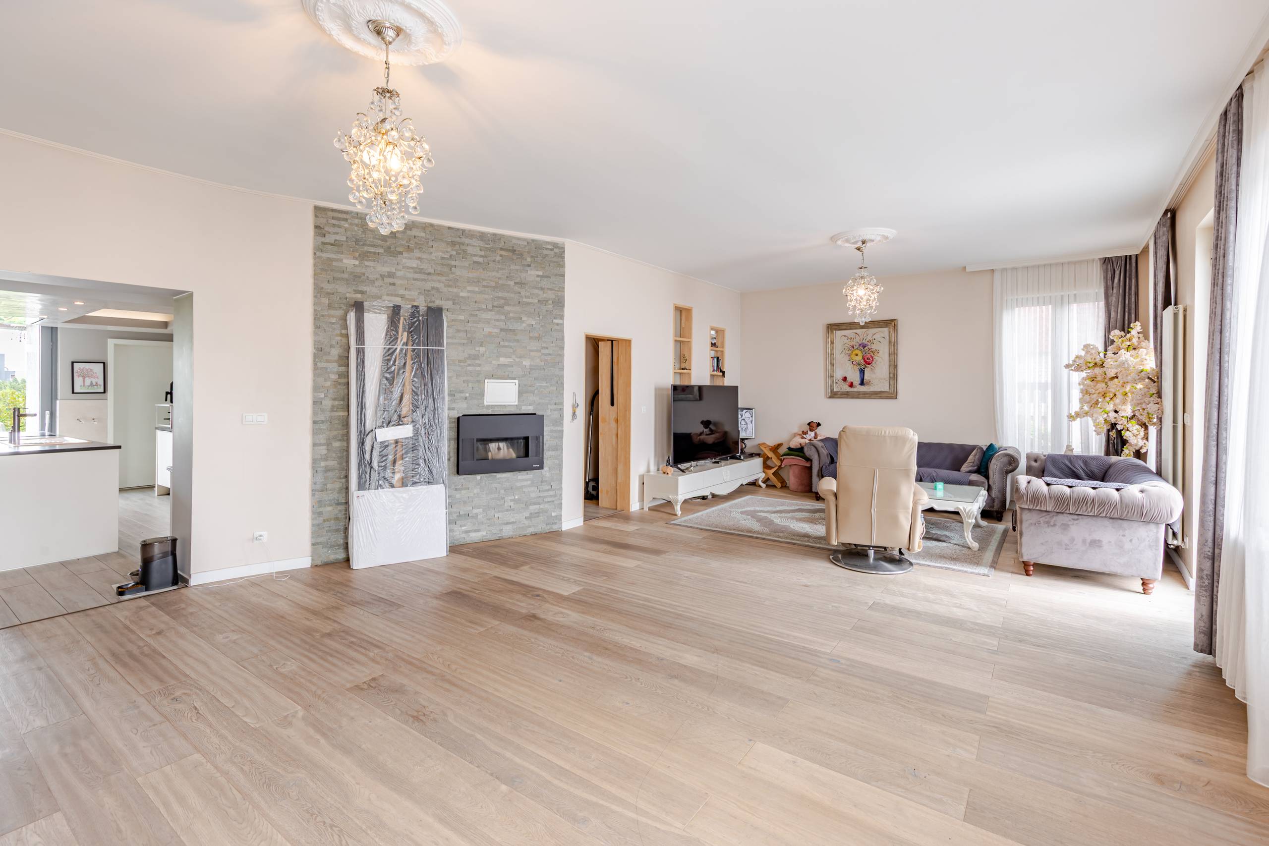 GERENOVEERDE WONING MET 5 SLAAPKAMERS EN ZUIDGERICHTE TUIN - foto 3