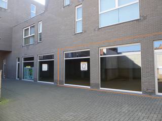Ruim handelsgelijkvloers, wind- en waterdicht, met uiterst centrale ligging, pal in het centrum van de boterstad Diksmuide. De Schipstraat is...