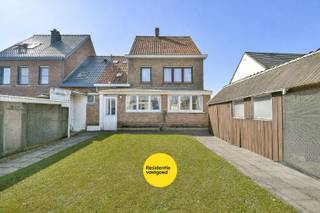 Op zoek naar een woning die u volledig naar eigen smaak kan omvormen? Deze halfopen bebouwing biedt een mooie kans.De woning is gelegen op een...