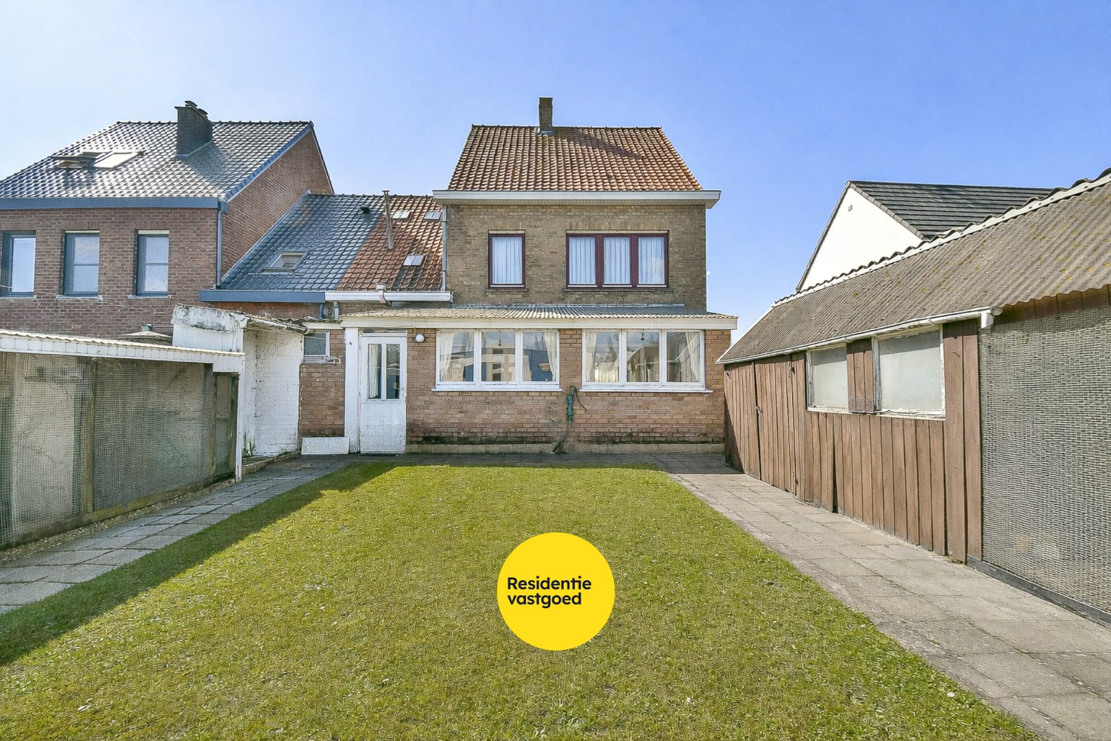 Te renoveren halfopen bebouwing met tuin en groot potentieel - foto 2