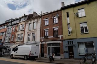 Cette propriété unique offre une combinaison d'un rez-de-chaussée commercial et d'un appartement de 4 chambres à l'étage, ce qui en fait...