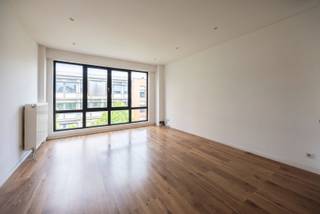 Op zoek naar een gezellig appartement mét autostaanplaats op het bruisende Zuid? Dan is dit moderne appartement op de derde verdieping (zonder...