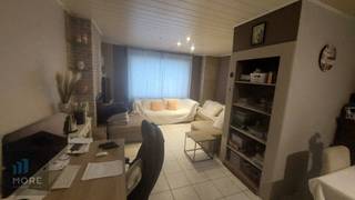 Maison à rafraîchir de type trois chambres, avec cour, espace de rangement et grenier. Bien située dans le centre proche de Heist aan Zee. À visiter absolument. Consultez "premiezoeker.be" pour savoir quelles aides vous pouvez obtenir. Appelez-nous pour plus d'infos. <em>Conditions intéressantes pour une vente rapide. </em><br /><br /><br />https://www.bouwenenwonen.be/<br />https://www.vlaanderen.be/<br />http://www.verzekeringgewaarborgdwonen.be/<br /><br /><br /><br /><span><strong>Offre sous conditions; Voir www.more.be, "documents" et sous réserve de disponibilité.</strong></span>