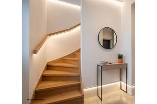 Deze casco woning in het landelijke Lierde combineert modern comfort met een heerlijk buitenleven. De ruime en lichtrijke woonkamer met open keuken en grote berging connecteert naadloos met het terras en tuin. Op de verdieping zijn 4 slaapkamers, badkamer en nachttoilet en de 2e verdieping met vaste trap biedt ruimte voor 2 extra kamers en badkamer. Hiermee is dit het perfecte thuis voor jouw gezin en jouw toekomst!<br />Buiten geniet u van een comfortabele tuin met een gezellig terras dat perfect zuidwestelijk is georiënteerd, ideaal om van 's middags tot 's avonds in de zon te ontspannen. Aan de voorkant beschikt u bovendien over twee privé-parkeerplaatsen. Carport met tuinberging is ook reeds vergund.<br />U koopt de woning in zijn huidige staat en verzorgt de binnenafwerking, technieken en inrichting volledig zelf of met eigen aannemers, dan komt dit op € 368.000 (excl. aankoopkosten). Ook mogelijkheid om verdere afwerking op maat bij te kopen !<br />✅ Rustige landelijke ligging<br />✅ School en kinderopvang op enkele minuten<br />✅ Station Lierde op ca. 5 min. rijden<br />✅ Vlotte verbinding naar Geraardsbergen, Brakel en Zottegem<br />✅ Wandel- en fietsparadijs in de Vlaamse Ardennen