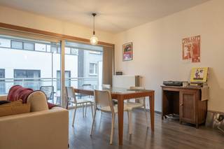 Modern en gezellig appartement te huur in Kortrijk.Indeling (2e verdieping): - Inkomhal met gastentoilet- leefruimte met toegang tot het terras-...