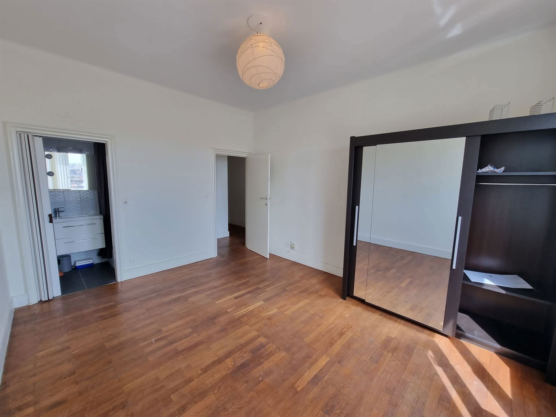 Kamer in een gedeelde woning in een appartement met terras - foto 4
