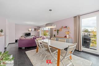 In een rustige en aangename woonomgeving nabij het centrum van Negenmanneke bevindt zich dit ruime en lichtrijke duplexappartement van maar liefst...