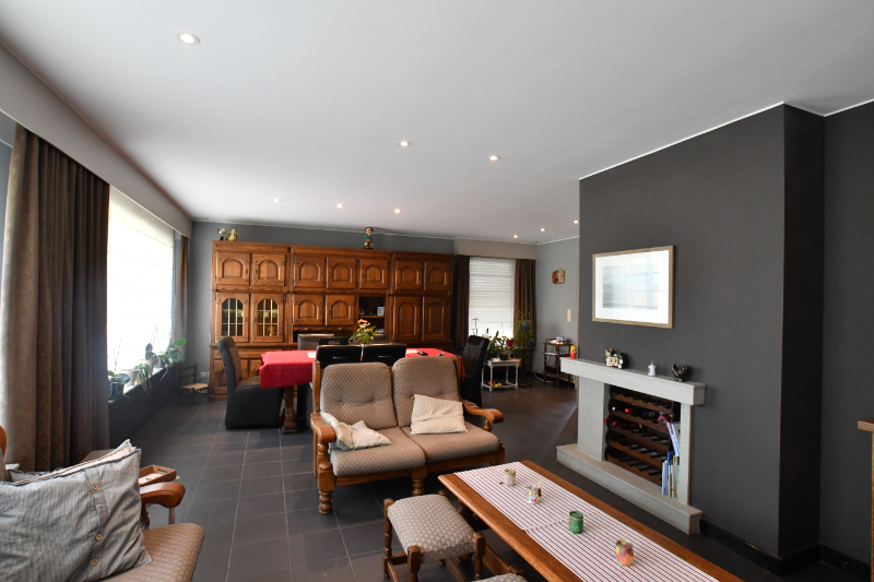 Ruime woning met mooie tuin, 5 slaapkamers en kantoorruimte - foto 3