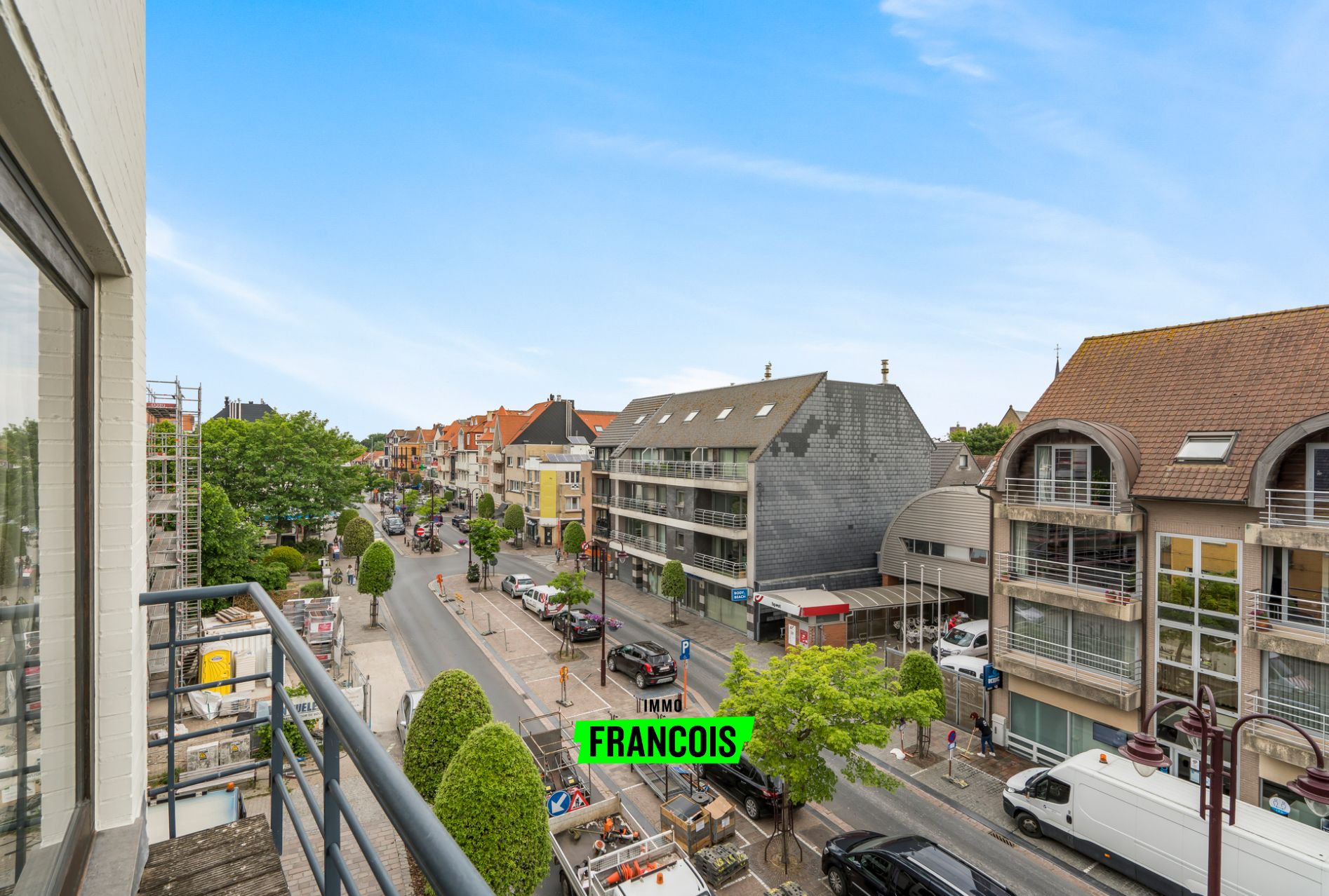 Ruim duplex appartement met drie slaapkamers in het centrum van De Haan - foto 2