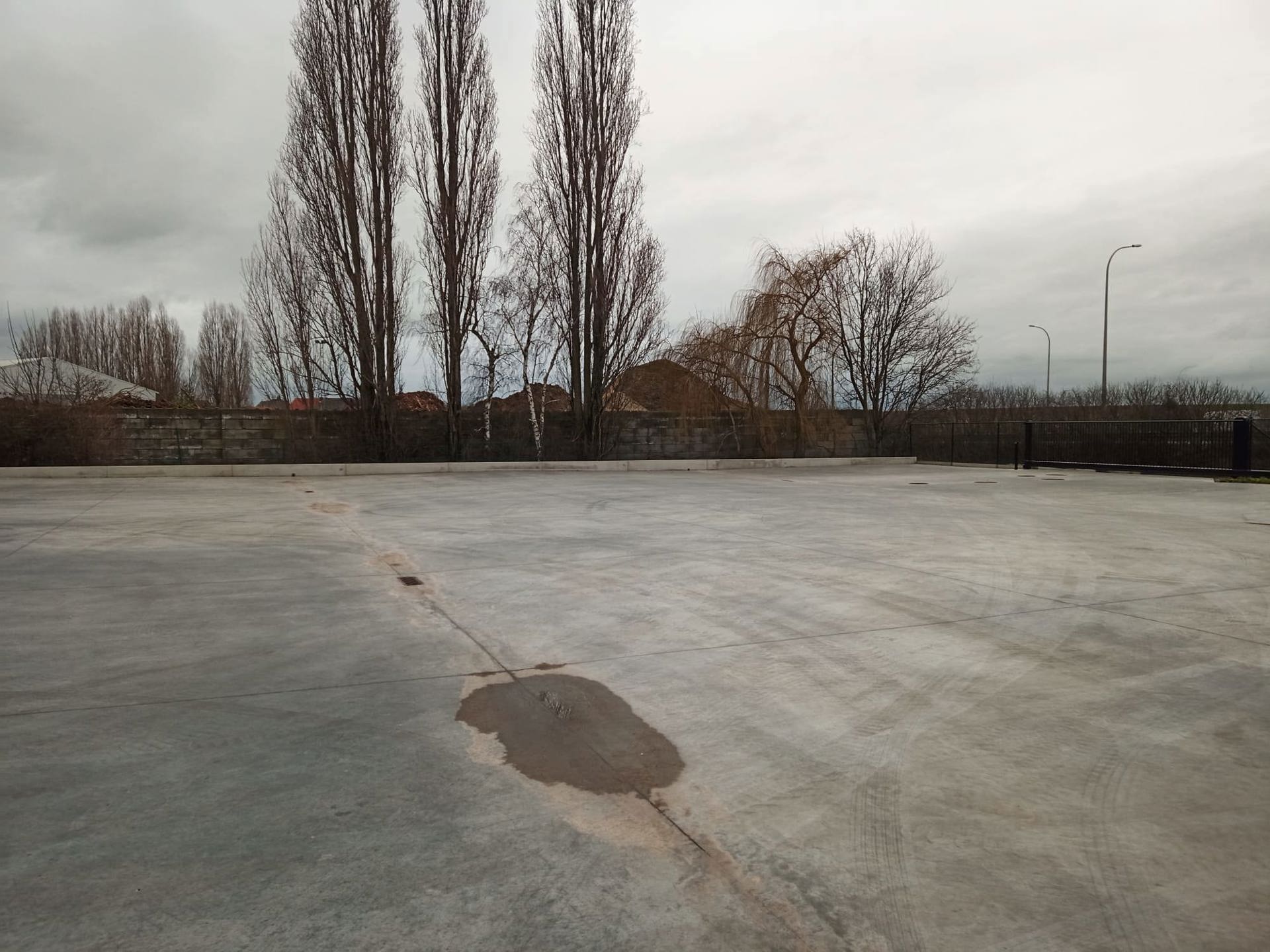 TE HUUR: bedrijfsgebouw van 2.322m² in Tienen - foto 4