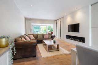 TE KOOP MET PRE-VIEW: enkel op afspraak.Ben je op zoek naar een woning met veel ruimte, comfort én flexibiliteit? Dan is deze charmante woning...