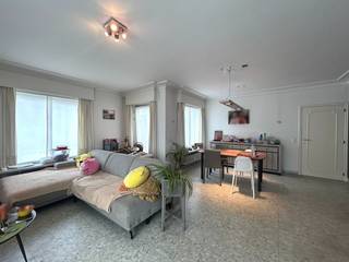 Instapklare, halfopen bebouwing met 3 slaapkamers te Tielt (Meulebeke)!De woning bevindt zich op een steenworp van het centrum van Tielt (Meulebeke)...