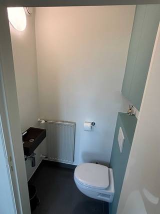 Het betreft een bijzonder charmante bel-etage woning met een moderne, speciale architectuur die met zorg gerenoveerd werd de afgelopen jaren.De...