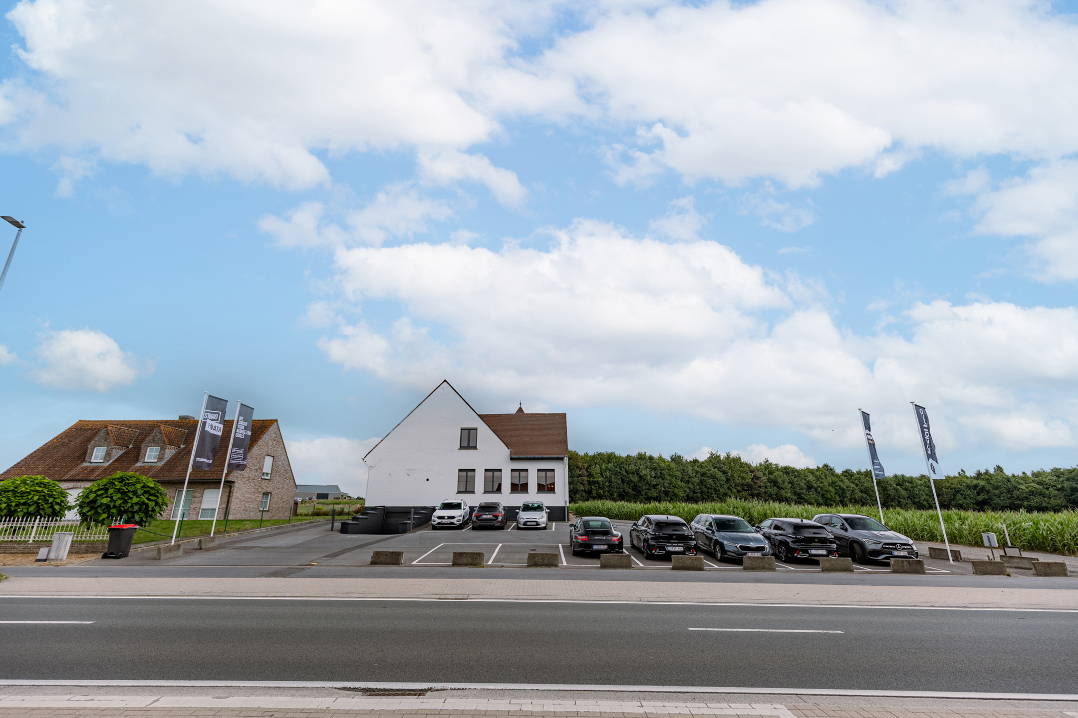 Multi-functioneel kantoor te koop met veel parking! - foto 1