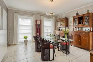 Very well maintained open building for sale in Boomlayout:ground floor:- spacious entrance hall- guest toilet- living room with lots of light- equipped kitchen- garage- porch- maintenance-friendly garden with terrace and garden house- carportFirst floor:- bedroom 1 (approx. 15m²)- bathroom with shower, bath, double sink and toilet- bedroom 2 (ca.14m²)- walk-in dressing (approx. 4m²)- bedroom 3 (ca.15m²)Location: This house for sale in Boom is located in the Kleistraat, next to the De Schorre recreational domain. Antwerp, Brussels and Mechelen are easily and quickly accessible via the A12 (5 min) and E19 (10 min).Details: - near De Schorre - excellent location- spacious garden- bright porch- solar boiler and solar panels + green certificates- home battery - air-air heat pump- air conditioners- sun protectionAre you looking for a spacious, ready-to-move-in house for sale in Boom? Please feel free to contact one of our colleagues at Dewaele real estate.