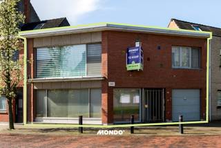 Op zoek naar een interessante investering of een combinatie van eigen bewoning met huuropbrengst?Dit kleinschalig appartementsgebouw, gelegen aan de...