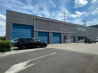 Strategisch gelegen in de TTS-zone te Temse, nabij de N16 met vlotte verbindingen naar de E17 en A12. Het pand omvat een magazijn van ca. 603 m²...