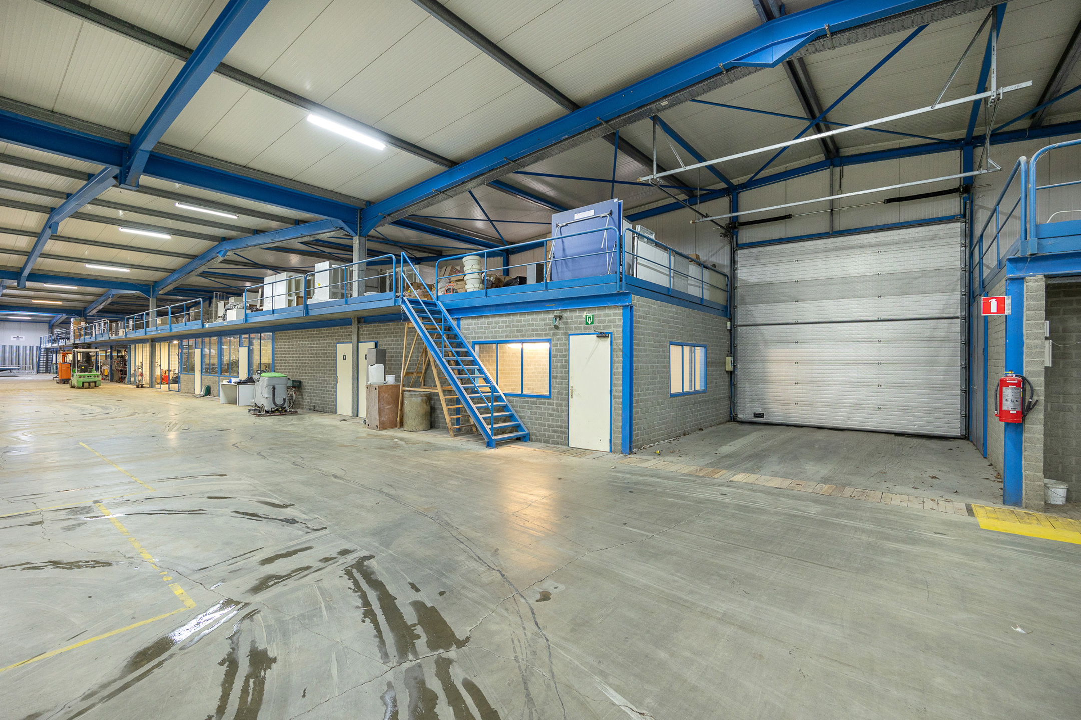 Magazijnen te huur met kantoor - foto 5