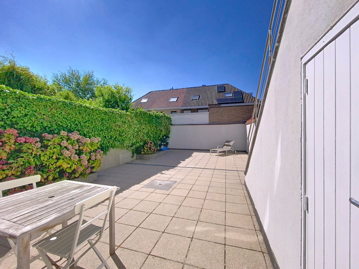 2-slaapkamer appartement met ruim terras te koop in Heist - foto 3