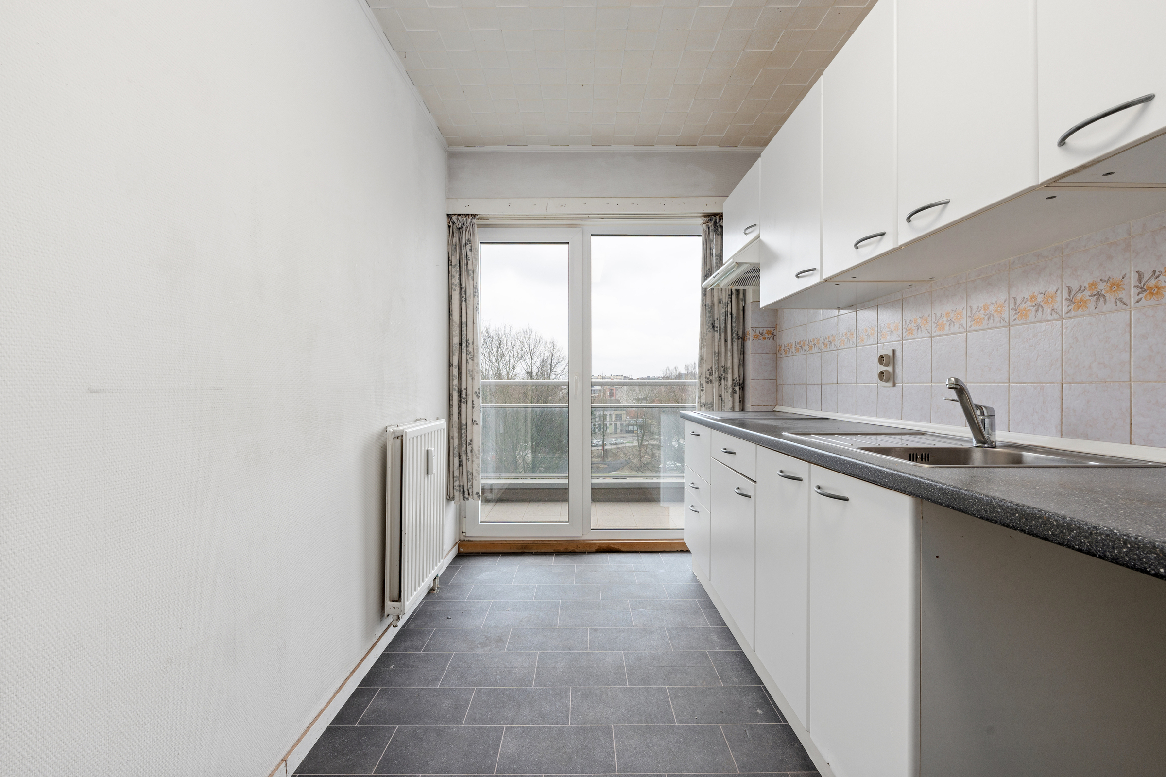 Lichtrijk op te frissen appartement met terras! - foto 5