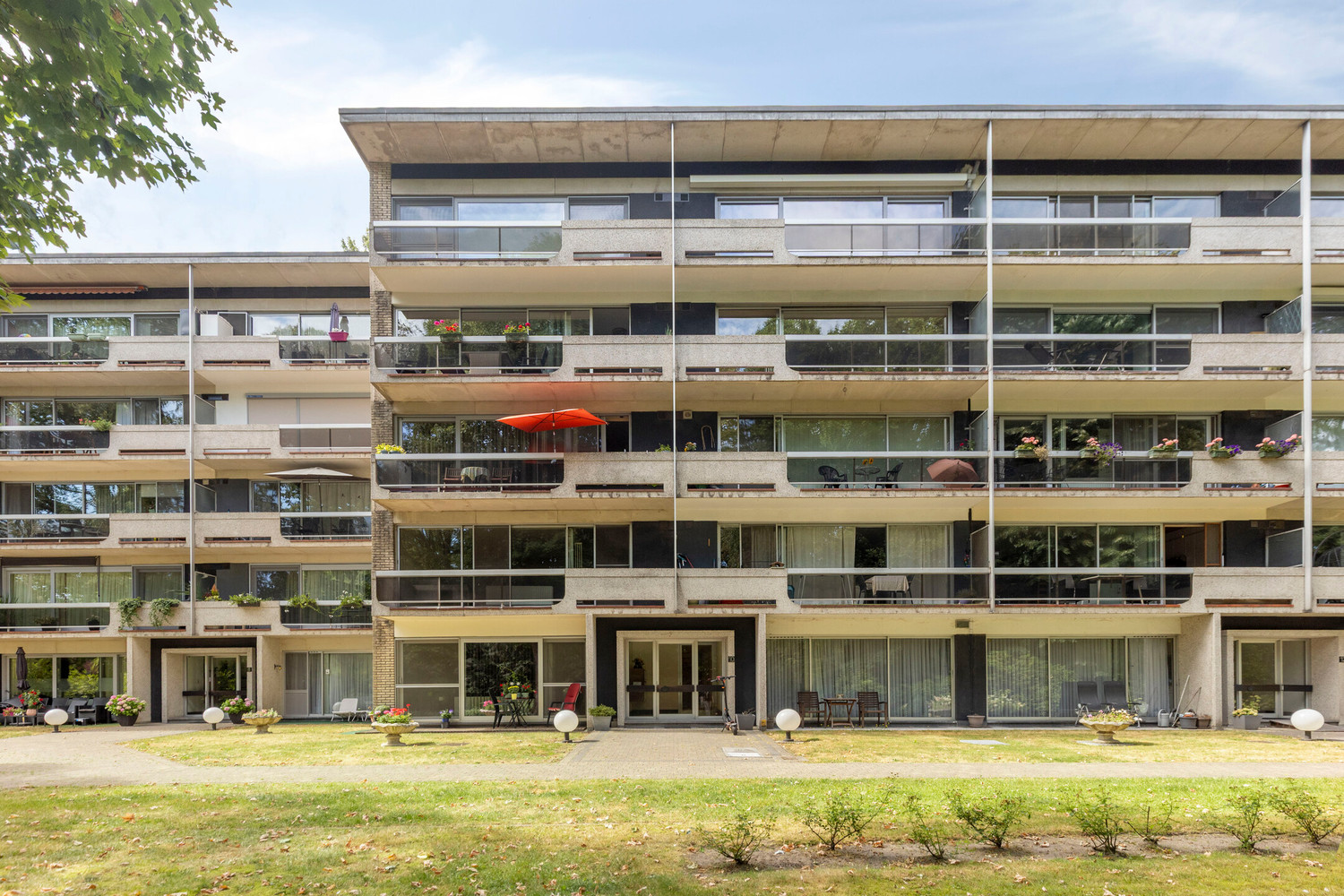 Te renoveren appartement (100m²) op 1ste verdieping met een uitstekende ligging aan de Hoogboomsteenweg in Kapellen! - foto 1