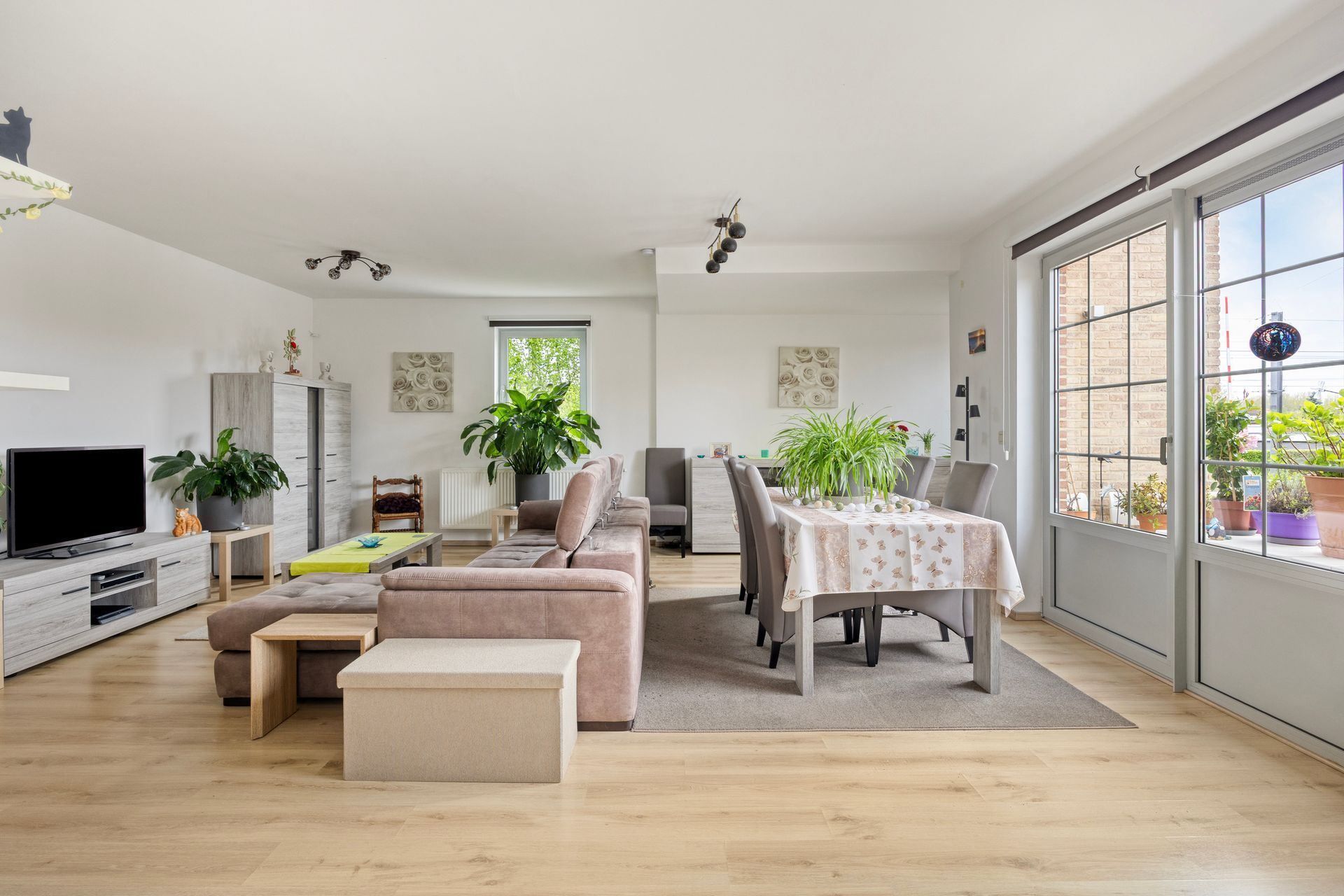 RUIM APPARTEMENT 127M² MET 2 SLPKS, TERRAS, AUTOSTAANPLAATS EN KELDER - foto 4