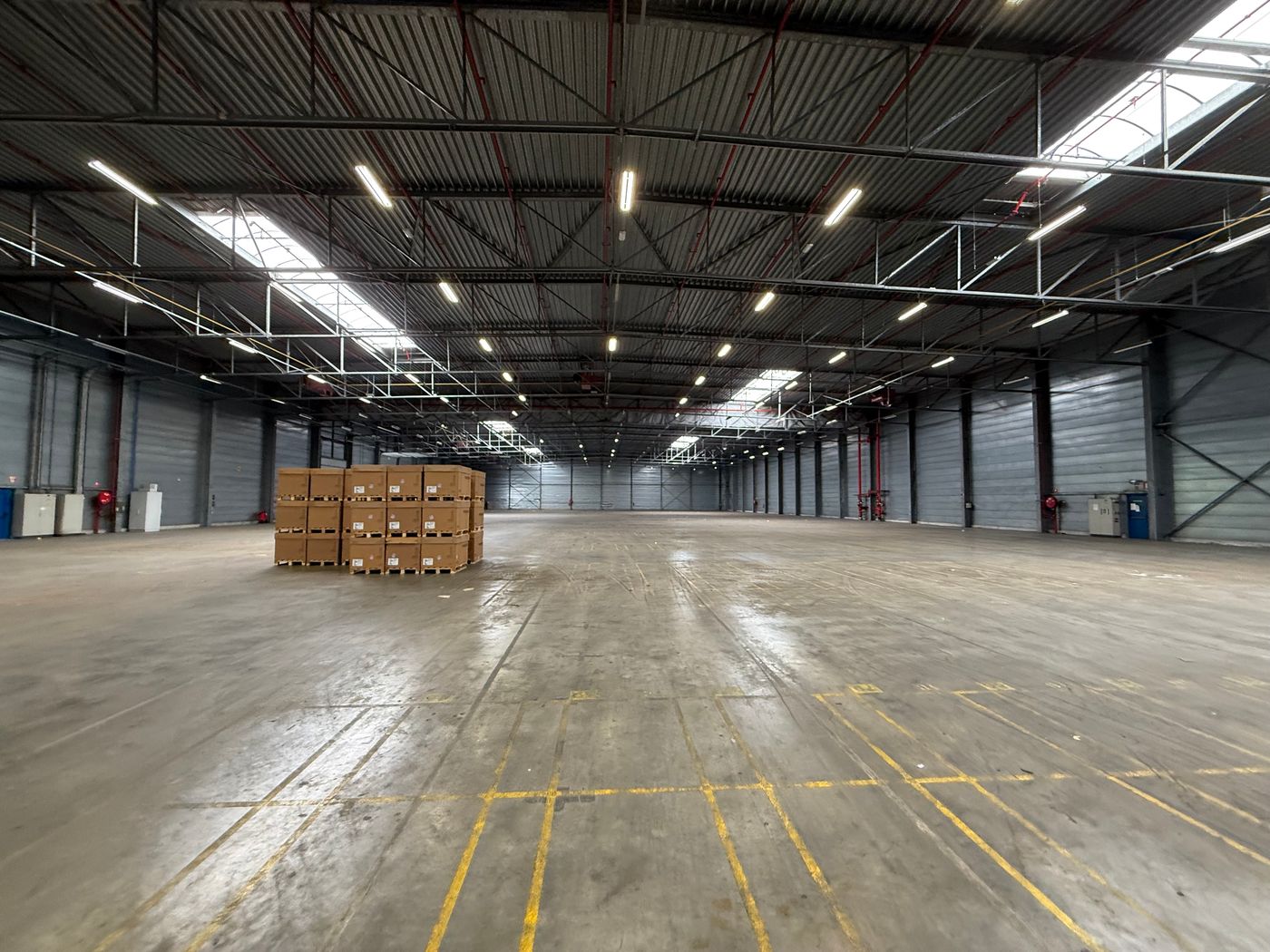 9000 m² opslagruimte met kantoor op toplocatie vlakbij de R4 - foto 5