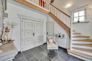 Voor meer info of een bezoek, bel 0497 87 91 68 - Ontdek deze charmante landelijke woning, gebouwd in 1984 en in 2017 deels gerenoveerd en...