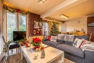 Ruim 2 slaapkamer appartement van 103 m² met leuk overdekt terras (Bj: 1998). Gesitueerd pal in het centrum van 's-Gravenwezel met winkels,...