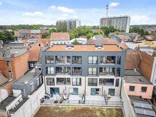 Dit moderne instapklare appartement (bouwjaar 2020 - APP. 2.02 / BUS 0201) is gelegen in hartje Lokeren.Hierbij de grote troeven:🌳 Charmant terras...