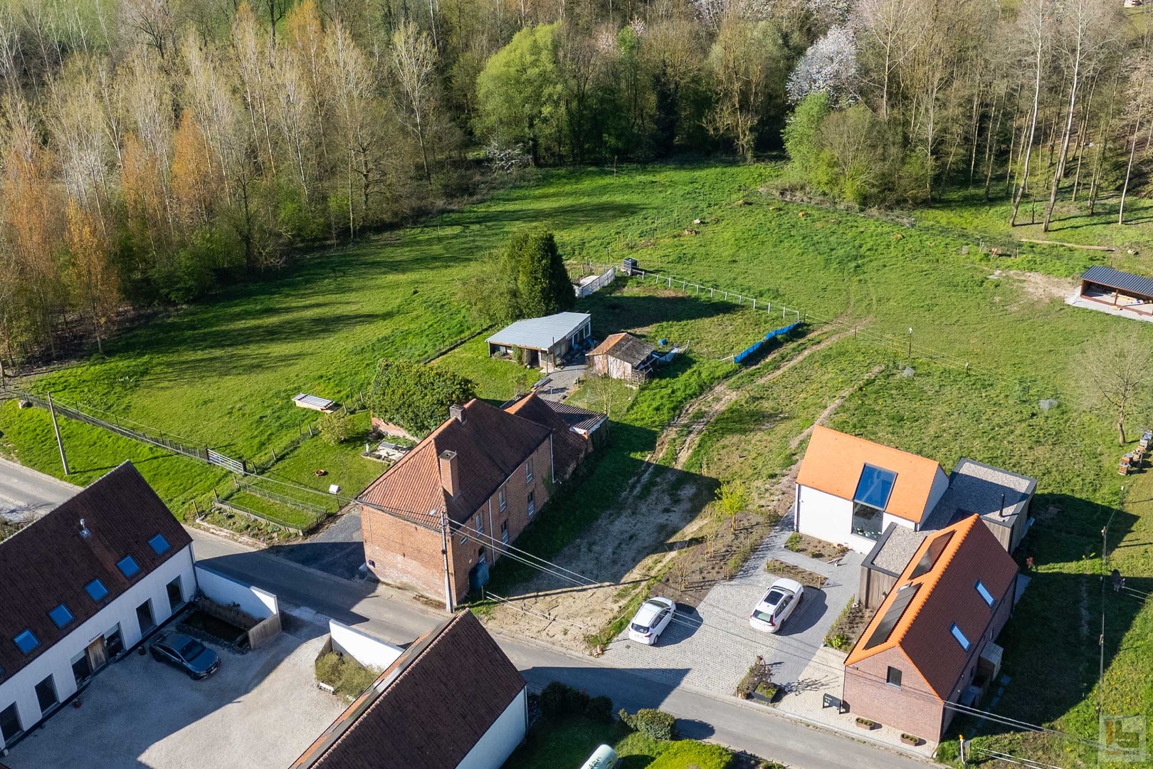Te renoveren woning  op 2991m2 op unieke locatie - photo 2