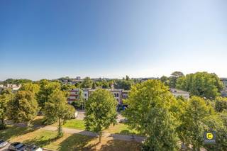 Luxe penthouse met gigantisch terras !Op de hoogste verdieping van een recent en hoogwaardig nieuwbouwproject, bereikbaar via de lift, bevindt zich...