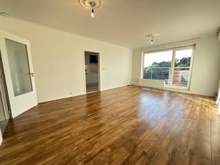 Dit ruime tweeslaapkamer appartement biedt alles wat je nodig hebt als je op zoek bent naar een gezellige en comfortabele woonst en dit...