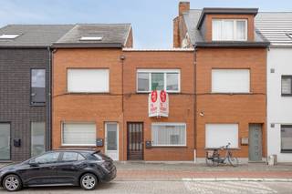 Nous trouvons cette maison à vendre sur la Mechelsesteenweg à Willebroek. Que vous recherchiez votre première maison à décorer selon vos goûts ou...