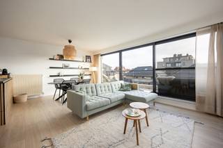 Centraal gelegen 2 slpk appartement met ruim terras en autostaanplaats.EPC: B-label | Staanplaats €16.000 | Op wandelafstand van de Grote...