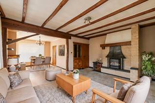 - Charmante maison mitoyenne au centre de Dadizele: Kleppestraat 59- Espace de vie lumineux avec véranda- Cuisine- Salle de bain avec toilettes- 3...