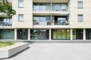 Deze instapklare handelsruimte van 98,5 m² is ideaal gelegen in het hart van Aalter, op een toplocatie aan het Hof van Praet, op wandelafstand van...