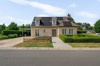 Deze instapklare en perfect onderhouden woning is gelegen in een rustige, groene omgeving in Bonheiden en biedt alles wat je zoekt op het vlak...