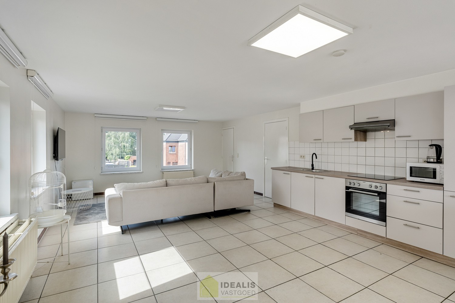 IDEALIS VASTGOED – DUPLEX APPARTEMENT GELEGEN OP UITERST CENTRALE LOCATIE TE HECHTEL-EKSEL. - foto 5