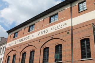 Dit karaktervolle neoclassicistische brouwershuis uit circa 1893 is gelegen langs het project “Entrepot De Vins” in de Broederminstraat te...