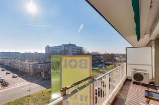 Dit appartement is gelegen op de 4de verdieping van een gebouw aan de Luitenant Lippenslaan in Antwerpen Borgerhout. Tal van winkels, het openbaar...