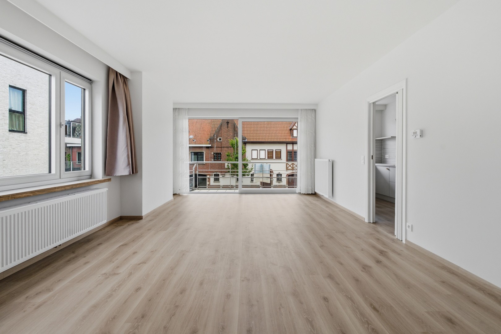 Volledig gerenoveerd appartement met 2 terrassen en garage te centrum Roeselare! - foto 2