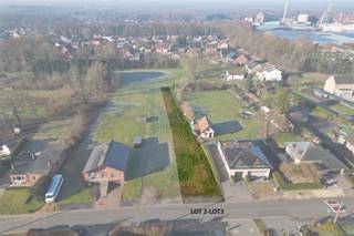 Zuidwestelijk georiënteerd perceel voor halfopen bebouwing van 9a07ca op rustige locatie Omgeving:+ Rustige woonwijk in een groene omgeving+ Talrijke...
