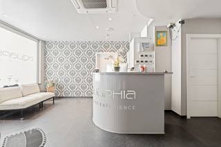 Droomt u van een rendabele eigen zaak gecombineerd met comfortabel wonen? Deze goed draaiende wellness in Kallo (Beveren) biedt 3 luxueuze...