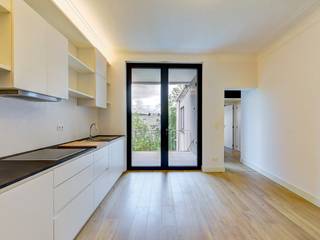 Dit gerenoveerd 1-slaapkamer appartement bevindt zich in hartje Tervuren, op wandelafstand van winkels, scholen, openbaar vervoer en het Park...