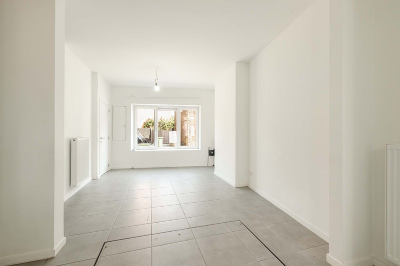 🏡 Volledig gerenoveerde rijwoning met 3 slaapkamers, 2 badkamers &amp; gezellige binnenkoer in Wevelgem - foto 5
